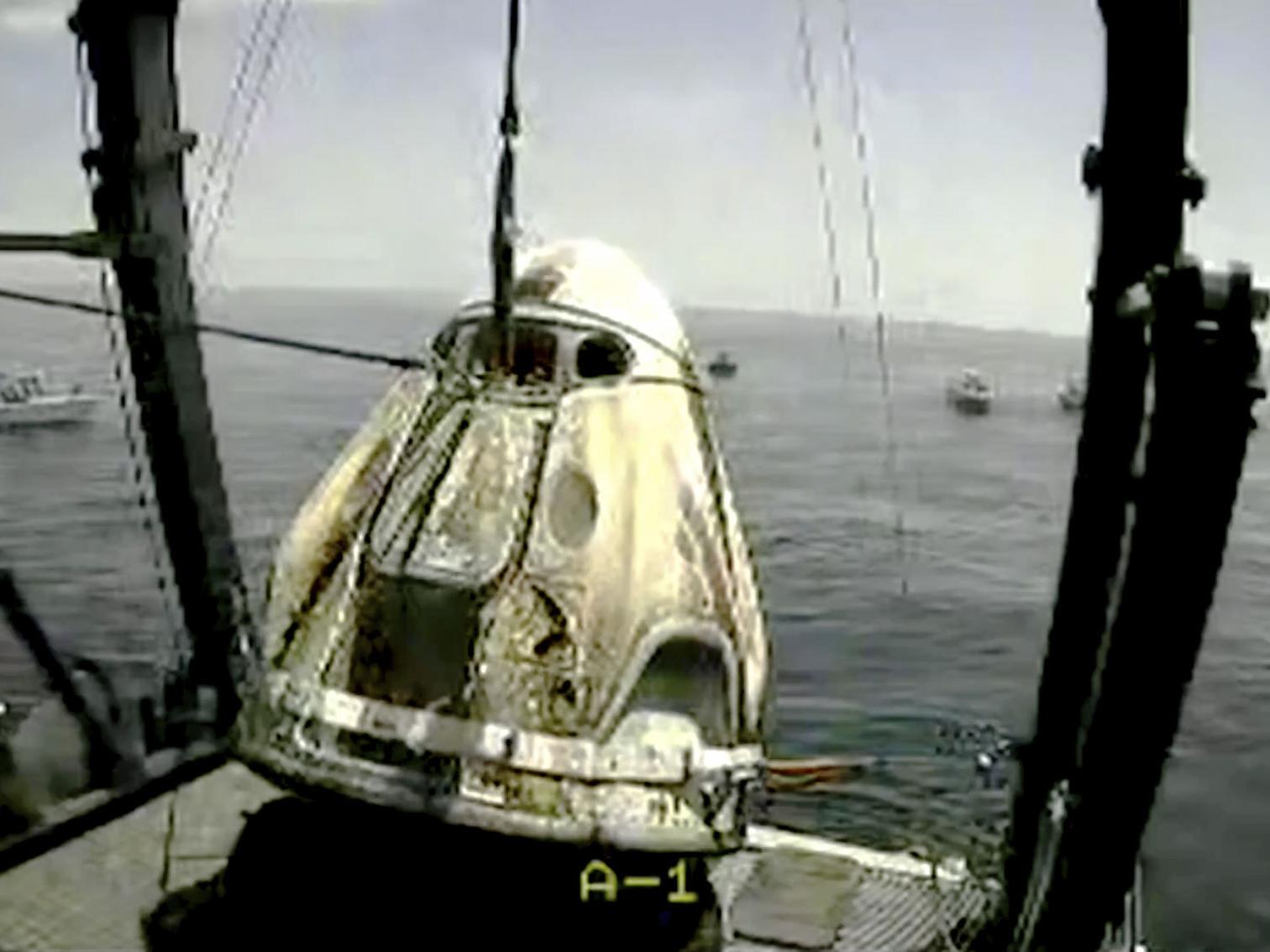 SpaceX capsule and NASA crew make 1st splashdown in 45 years